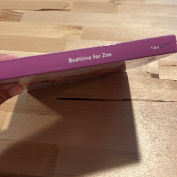 UEC LOVEVERY HARD BOARD BOOK - BEDTIME FOR ZOE - Picture 5 of 5